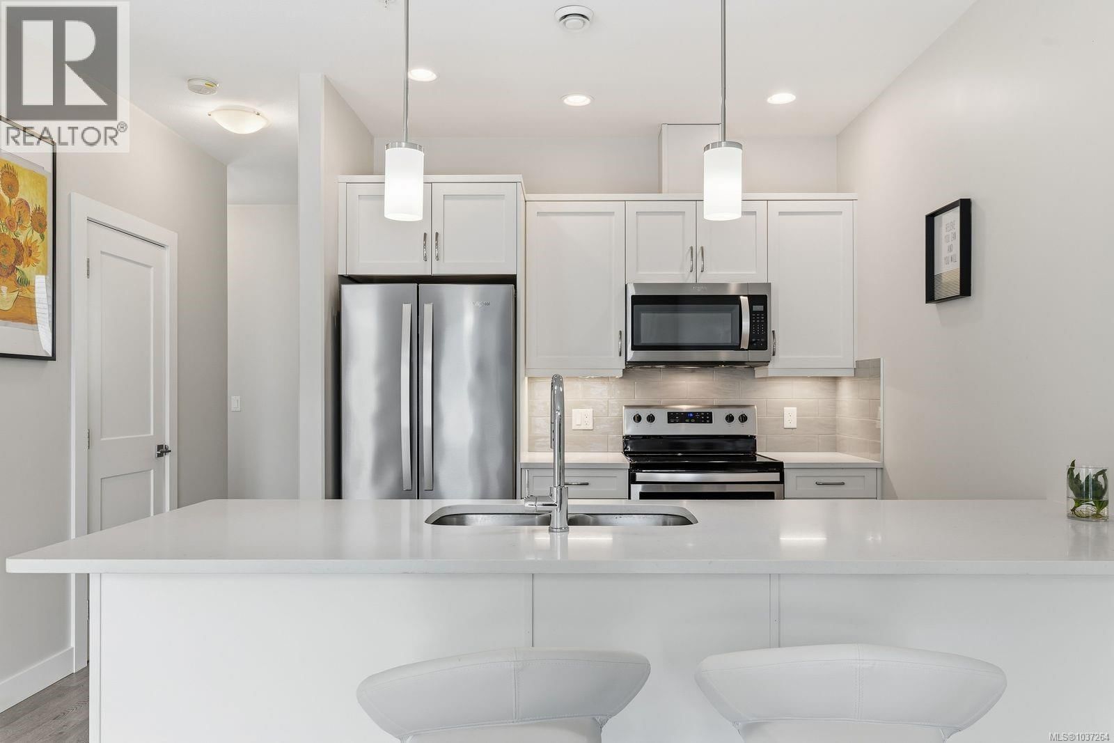 110 1800 Summerhill Place property photo