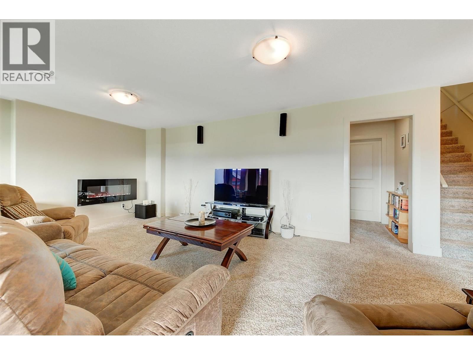 2135 MADERA COURT Image 40