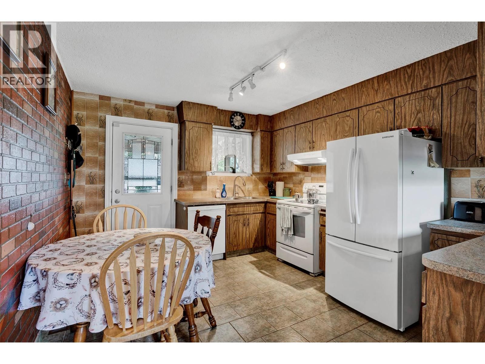 307 HOLLY AVENUE Image 7