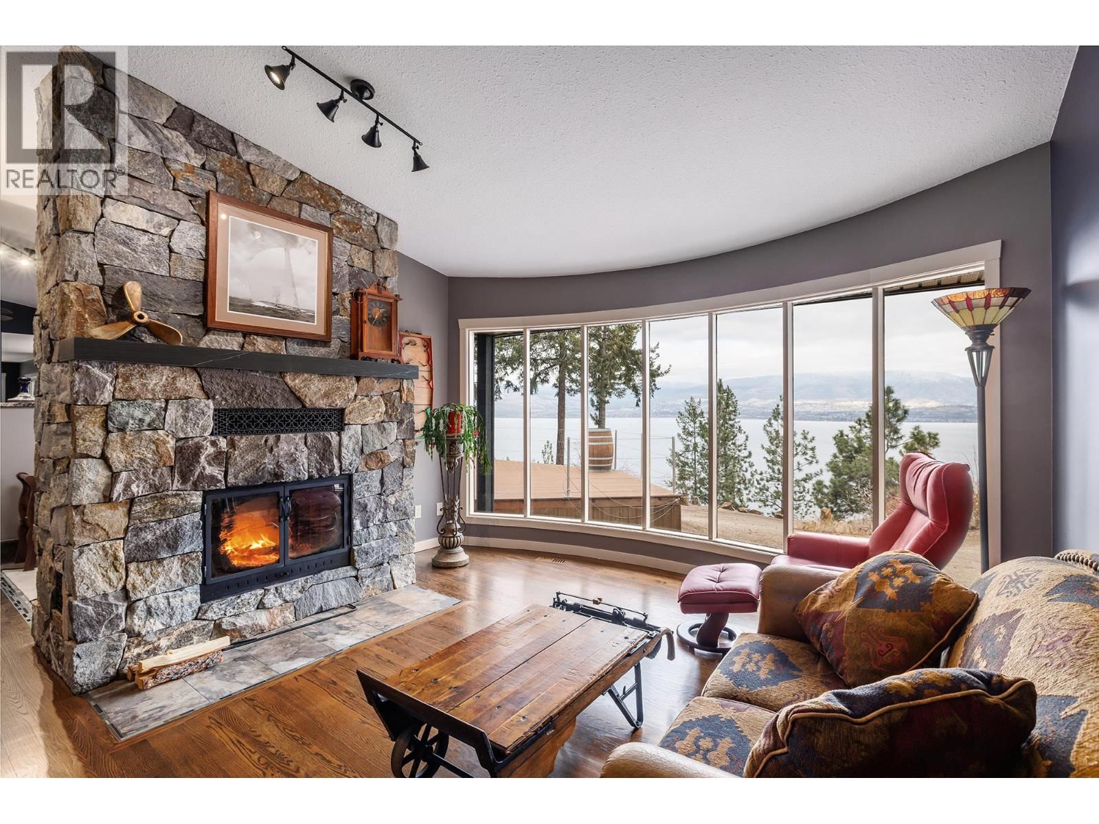 5715 LAKESHORE ROAD Image 7