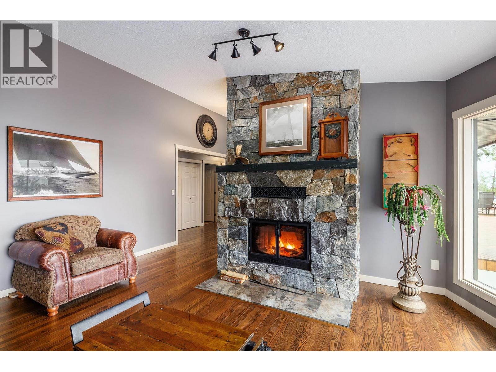 5715 LAKESHORE ROAD Image 9