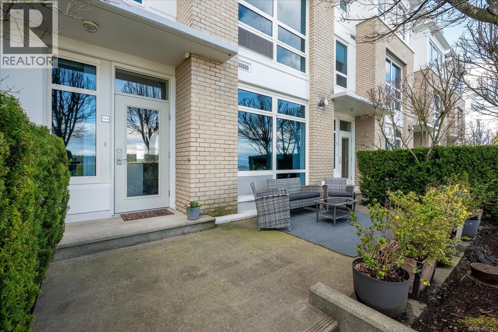TH10 38 Front Street property photo