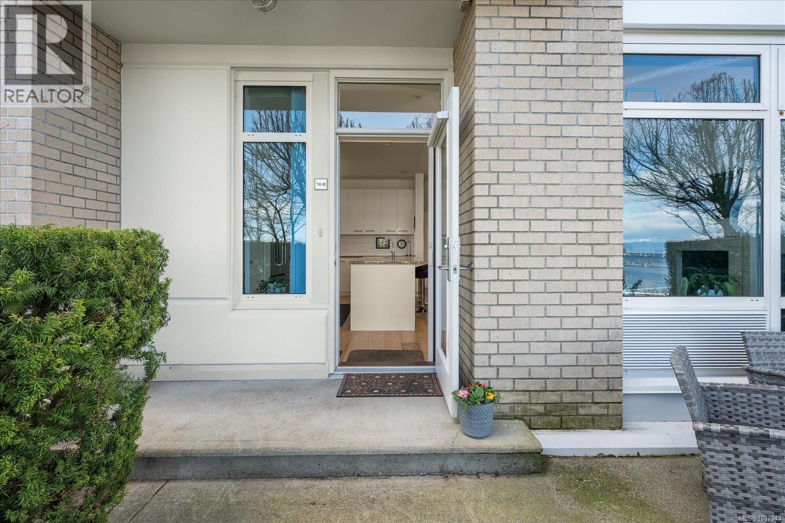 TH10 38 Front Street property photo