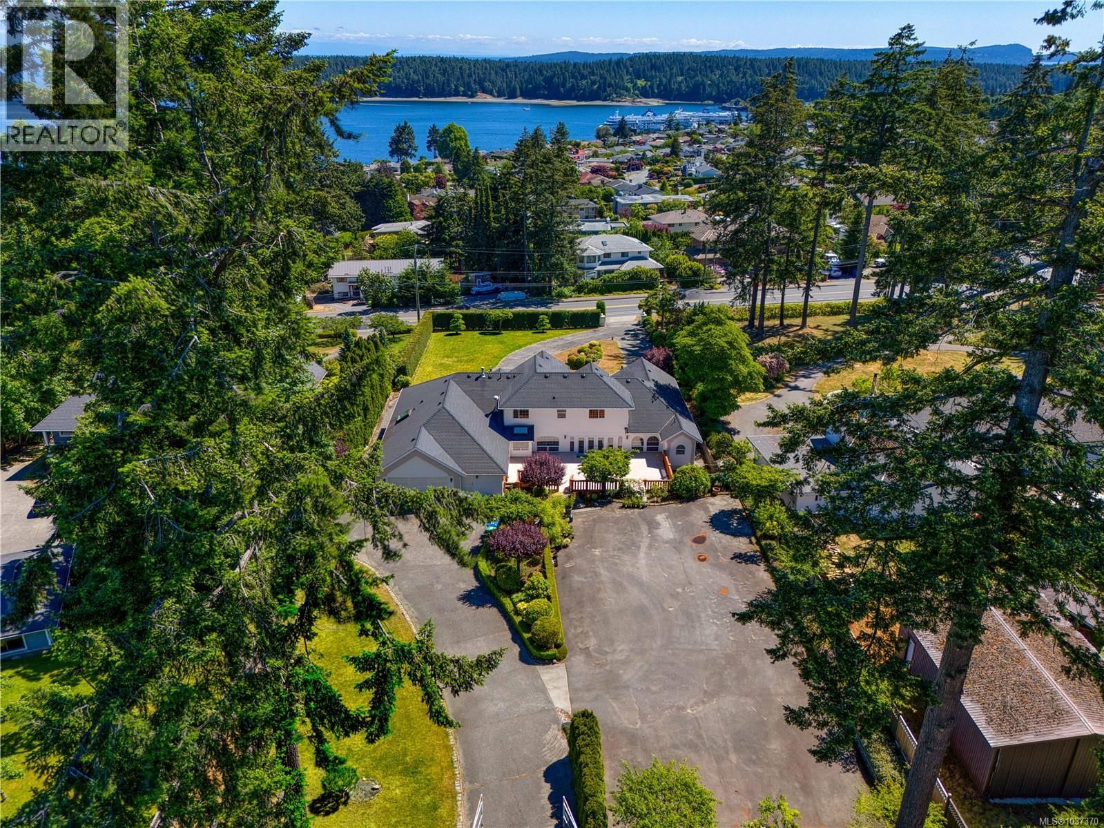 2415 Departure Bay Road property photo