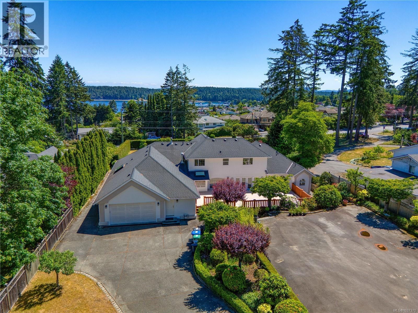 2415 Departure Bay Road property photo