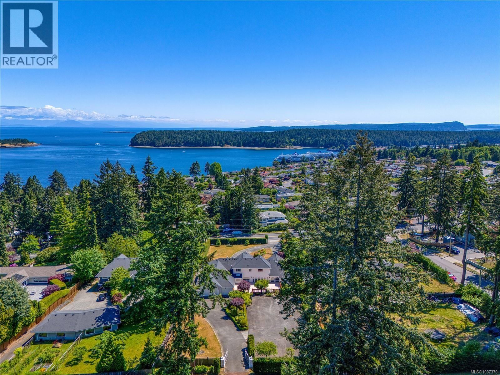 2415 Departure Bay Road property photo