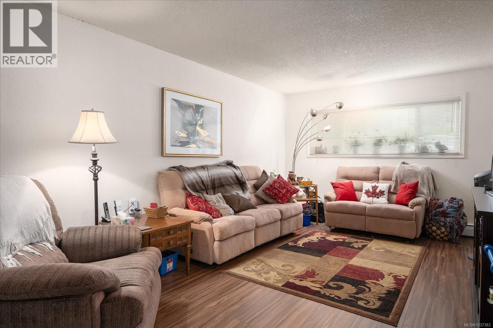 112 218 Bayview Avenue property photo