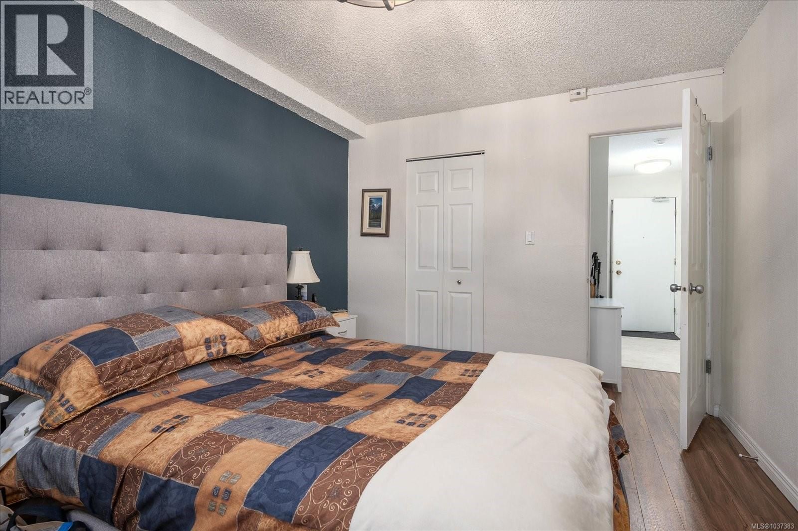 112 218 Bayview Avenue property photo