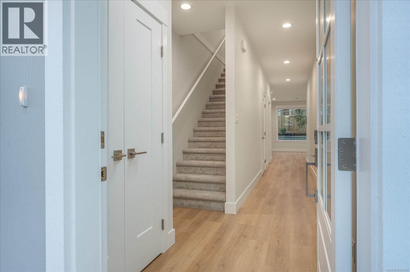 4552 Suncrest Road property photo