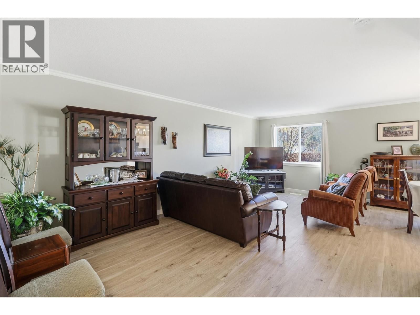 6 - 5200 DALLAS DRIVE Image 11