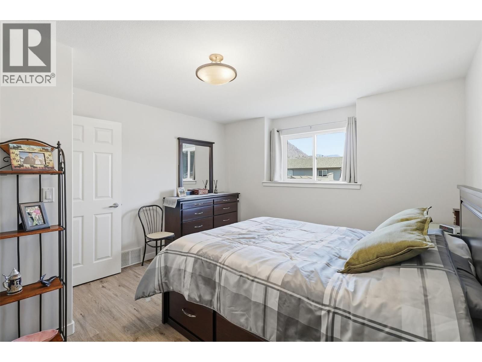 6 - 5200 DALLAS DRIVE Image 18