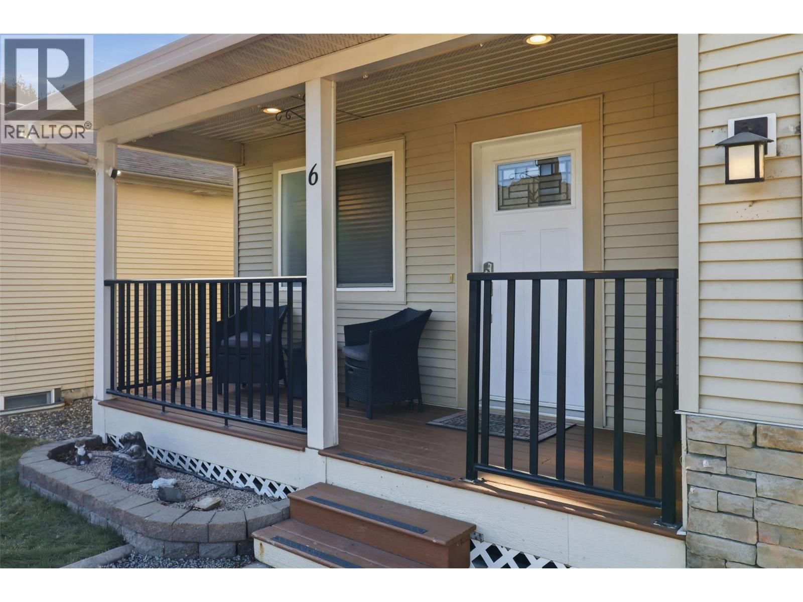 6 - 5200 DALLAS DRIVE Image 2