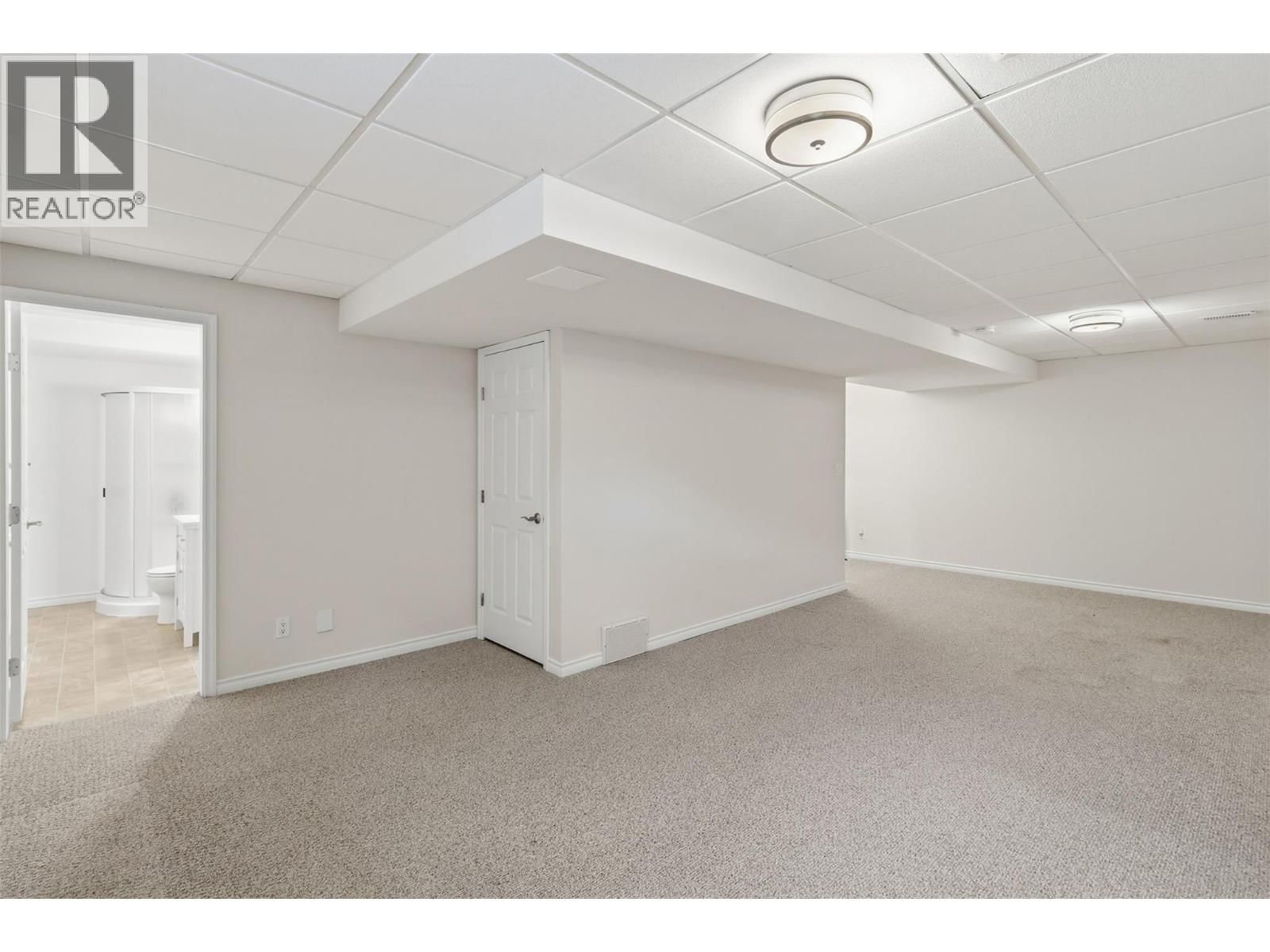 6 - 5200 DALLAS DRIVE Image 32