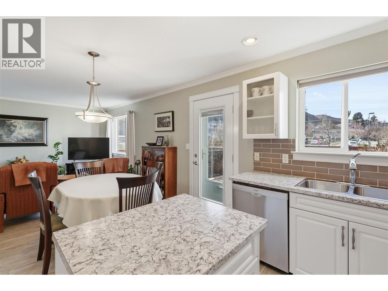 6 - 5200 DALLAS DRIVE Image 6