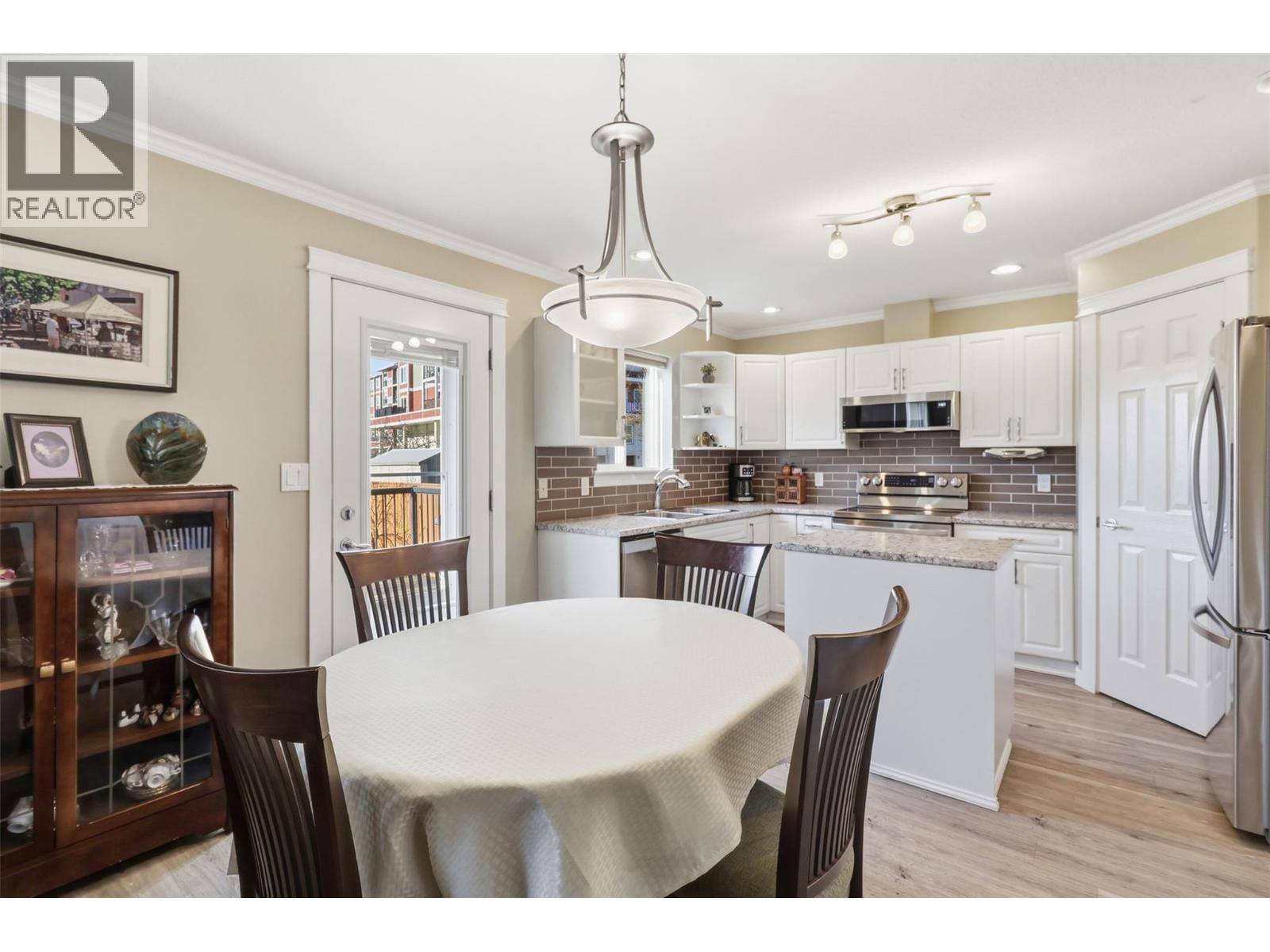 6 - 5200 DALLAS DRIVE Image 7