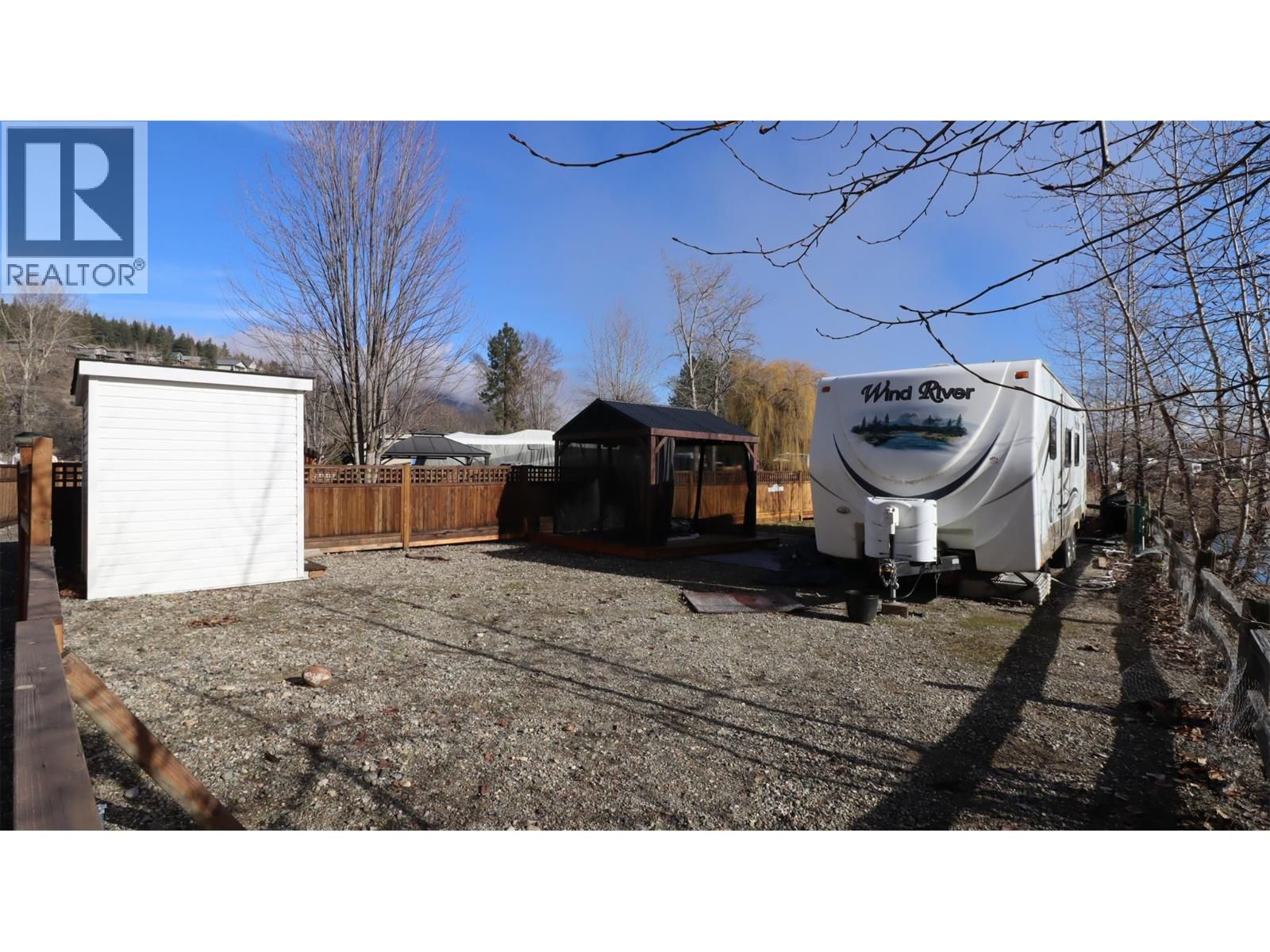 13 Marina Way, Lee Creek, British Columbia V0E 1M4