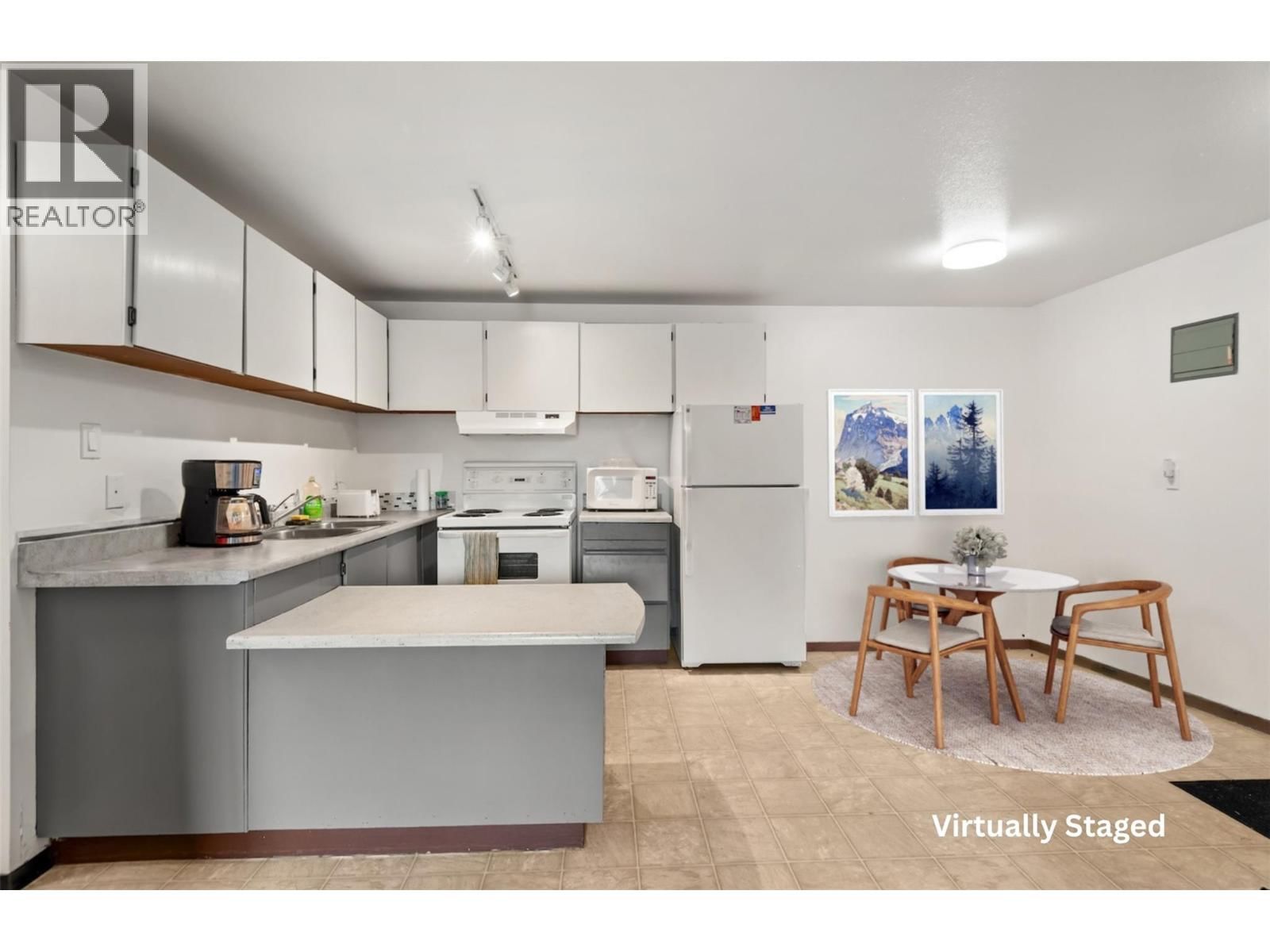 203 152 SPRUCE Avenue property photo
