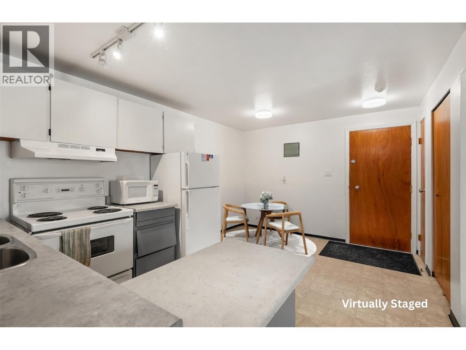 203 152 SPRUCE Avenue property photo