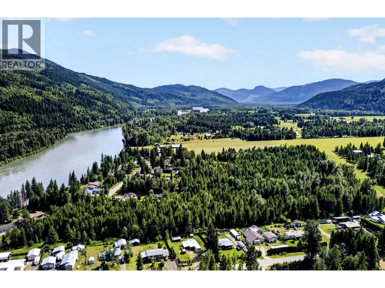 1231 THOMPSON Drive, Clearwater, British Columbia V0E 1N2