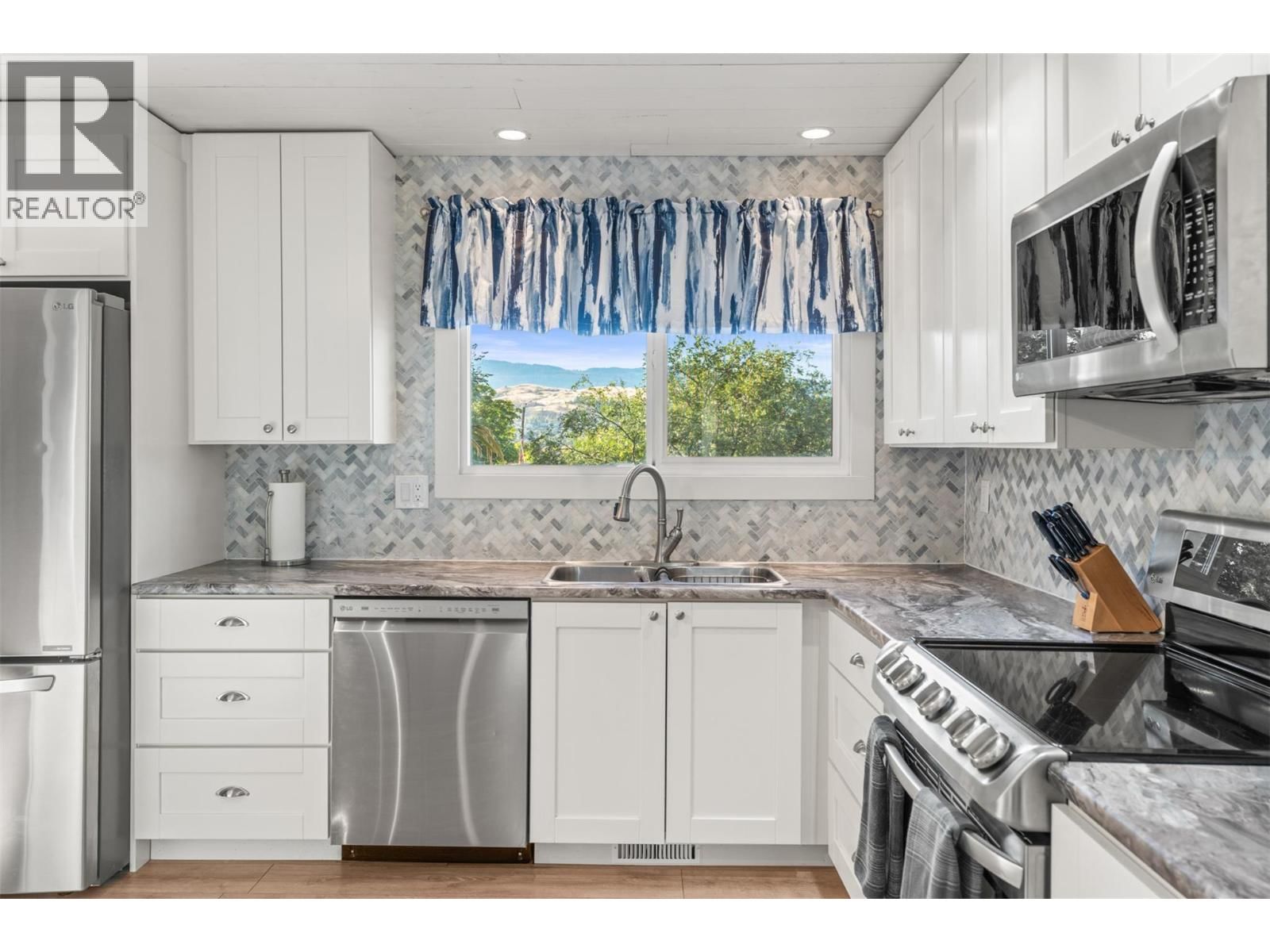 1400 30 AVENUE Image 16