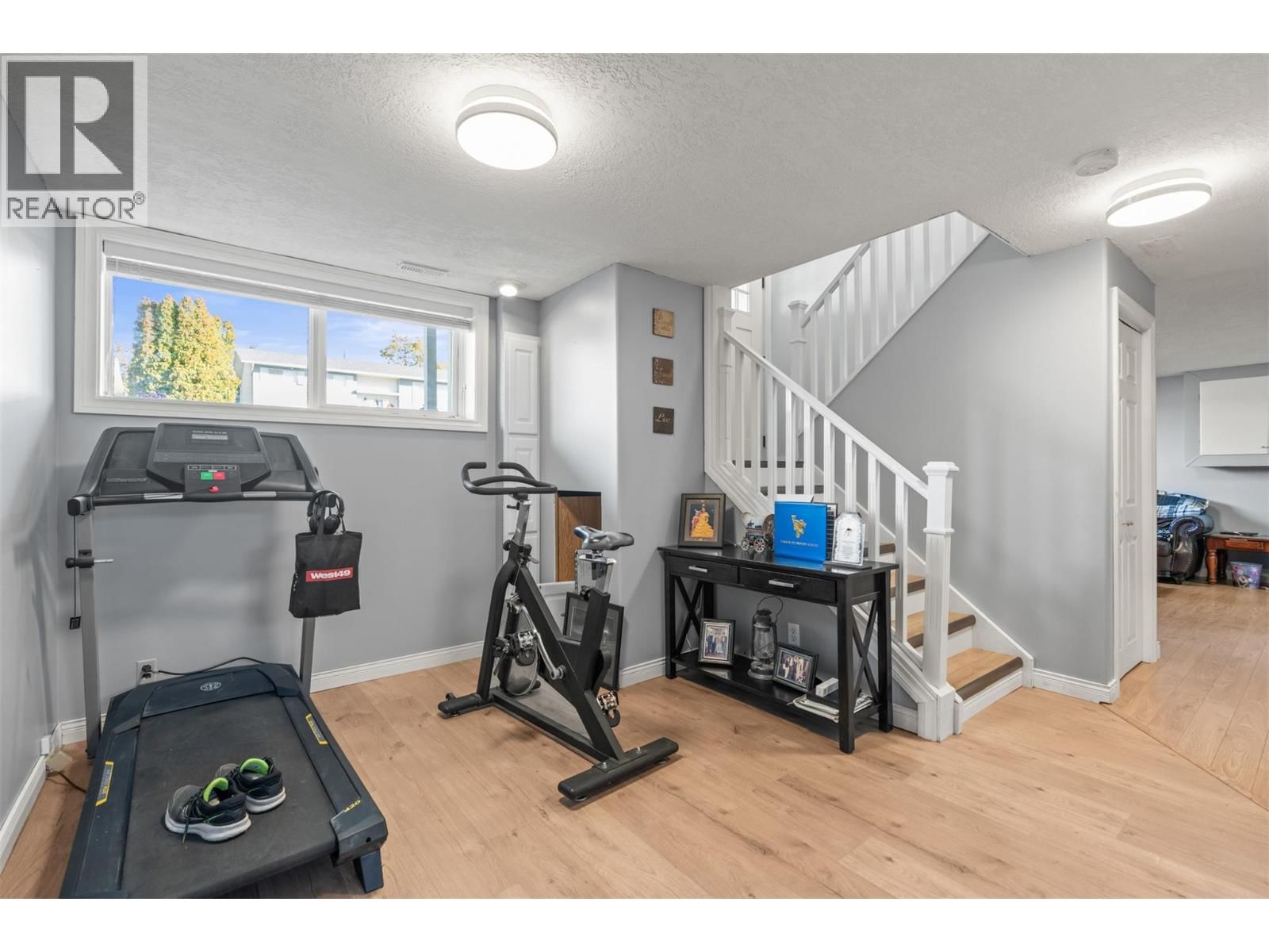 1400 30 AVENUE Image 26