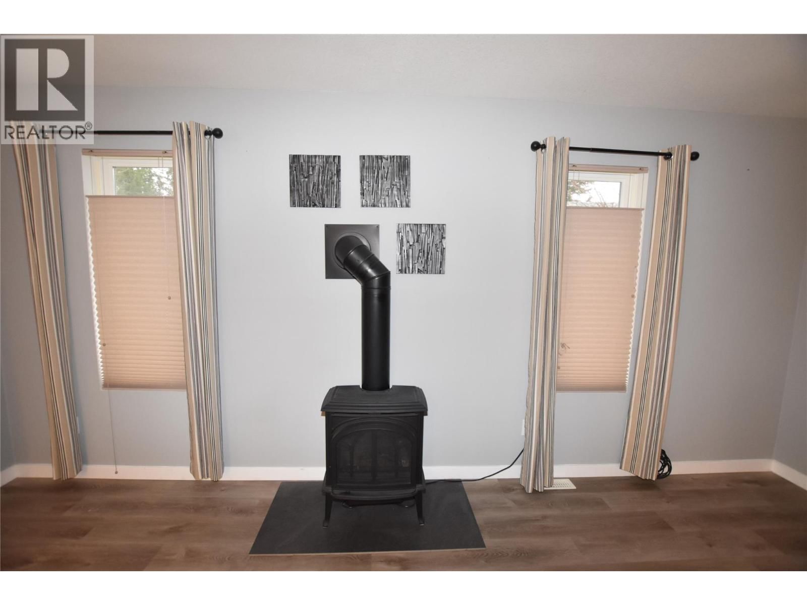 145 FALCON AVENUE Image 22