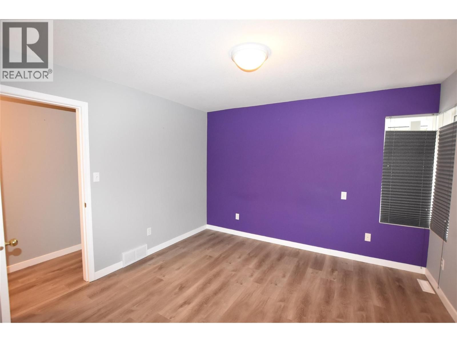 145 FALCON AVENUE Image 27