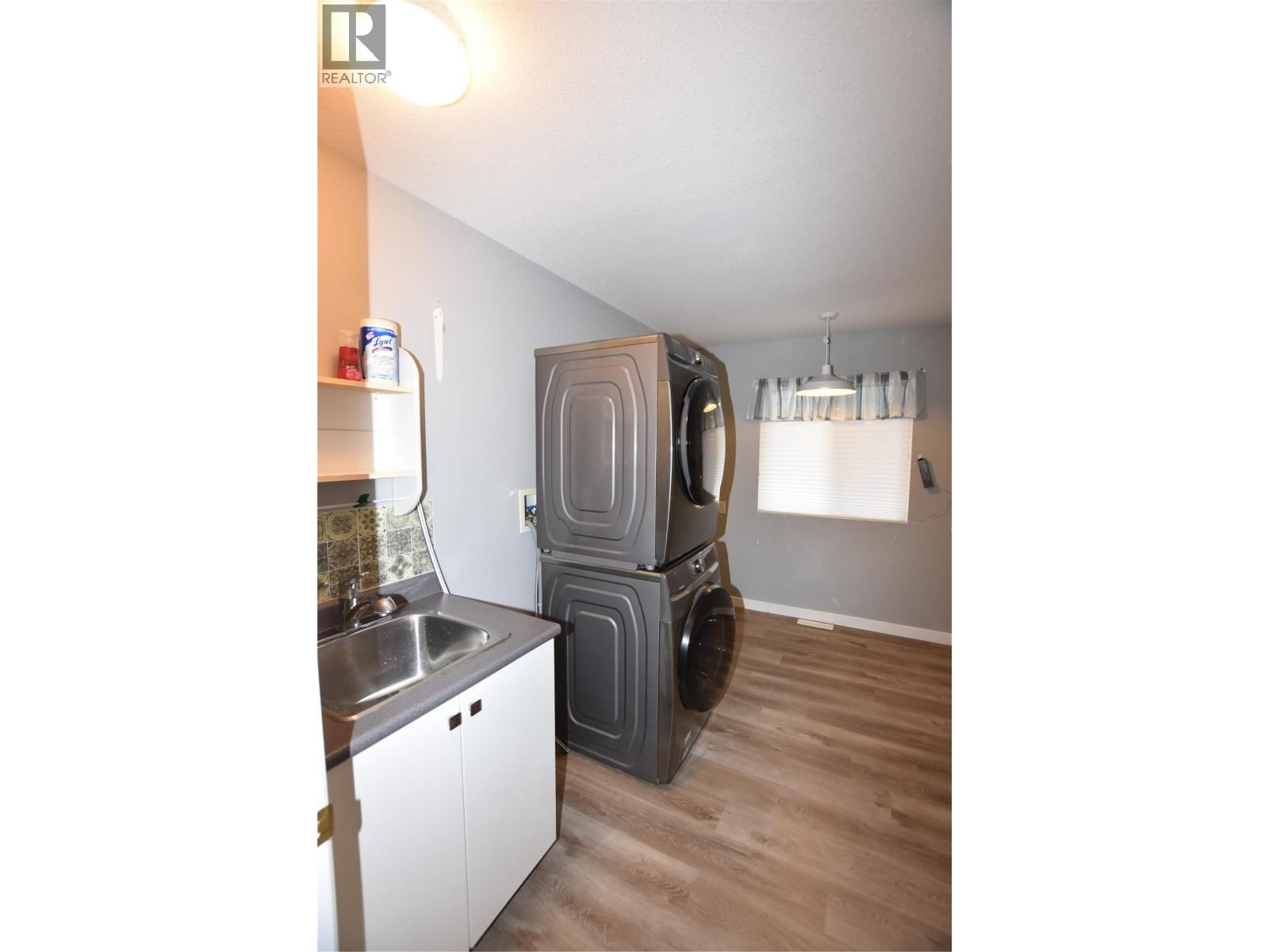 145 FALCON AVENUE Image 34