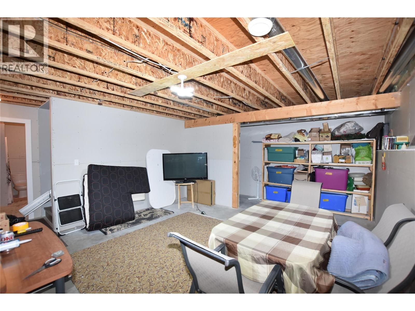 145 FALCON AVENUE Image 39