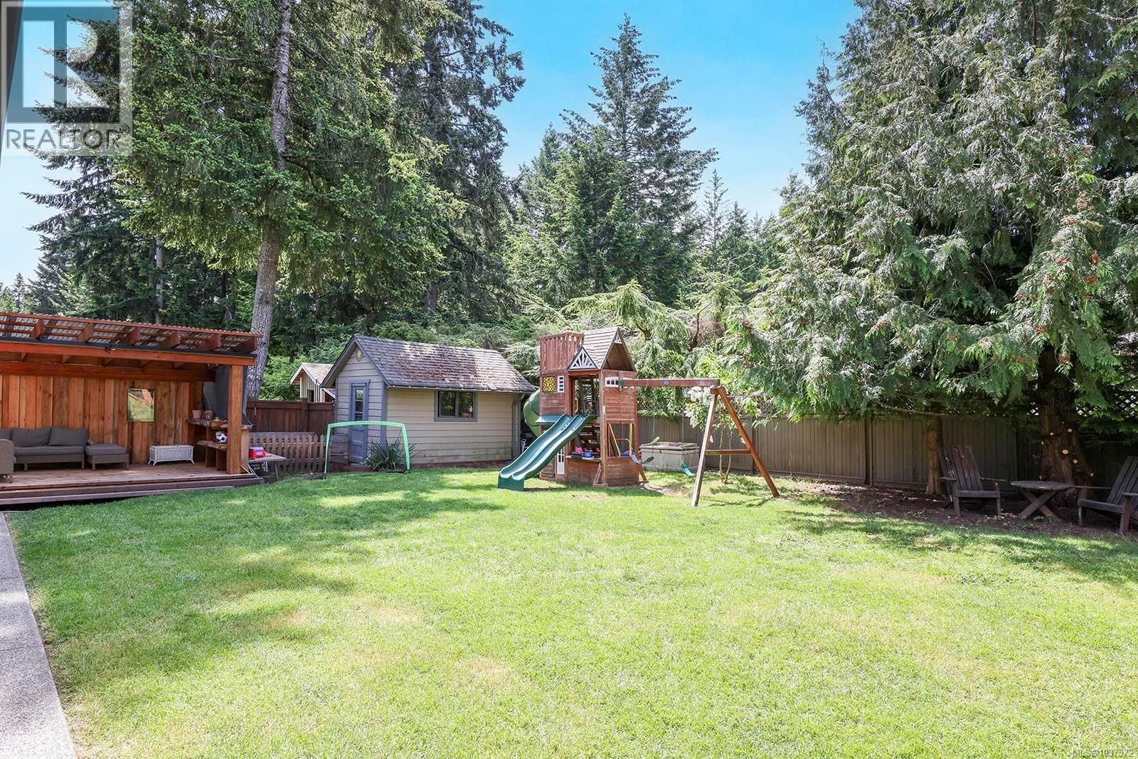 8045 Harmony Crescent property photo