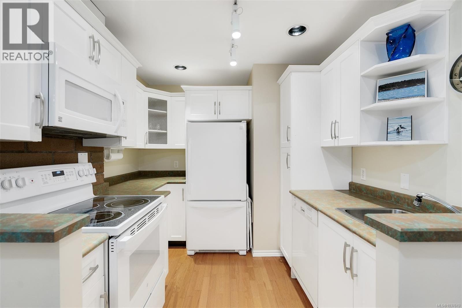 103 4030 Quadra Street property photo