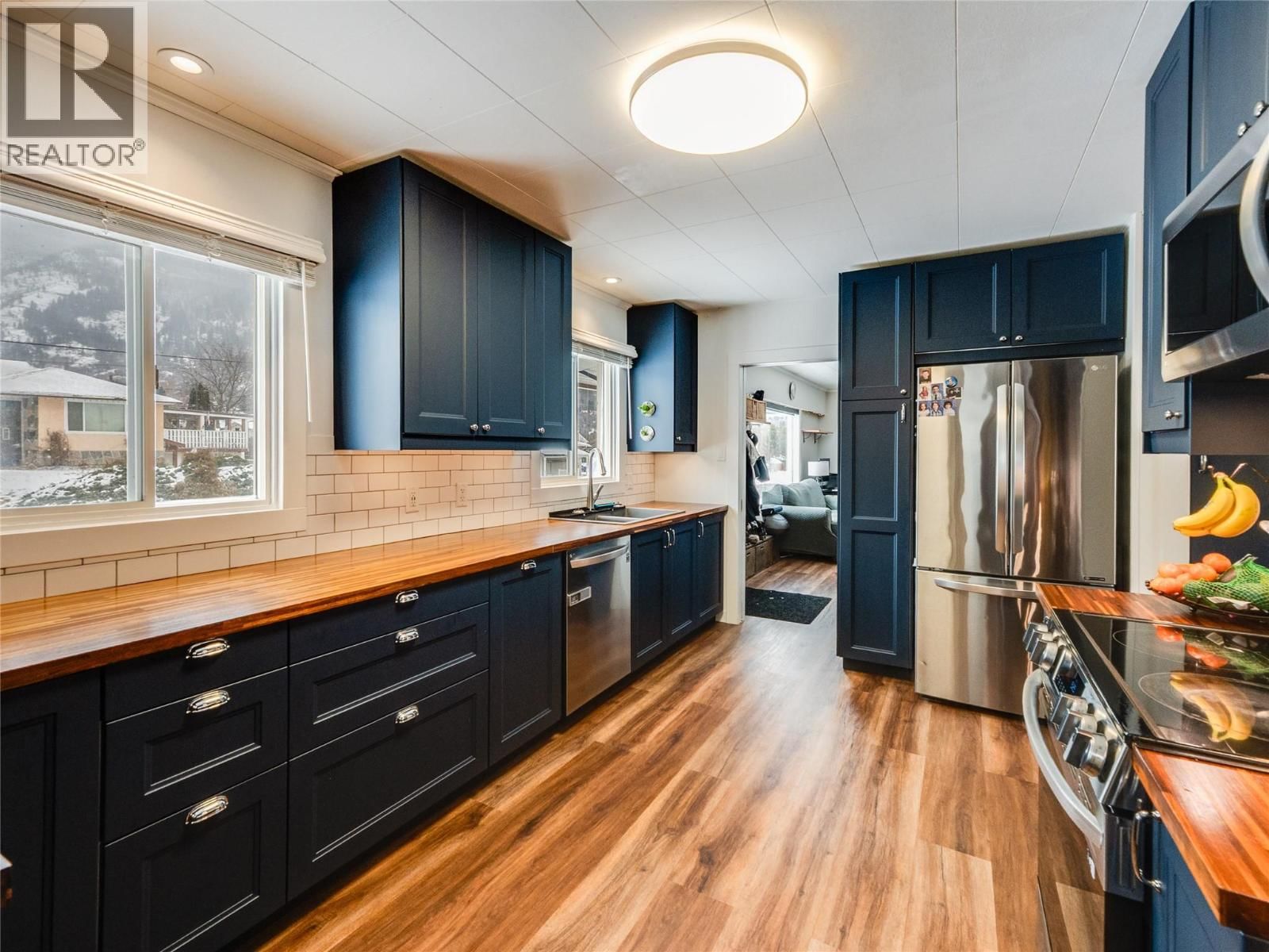 601 6TH AVENUE Image 10