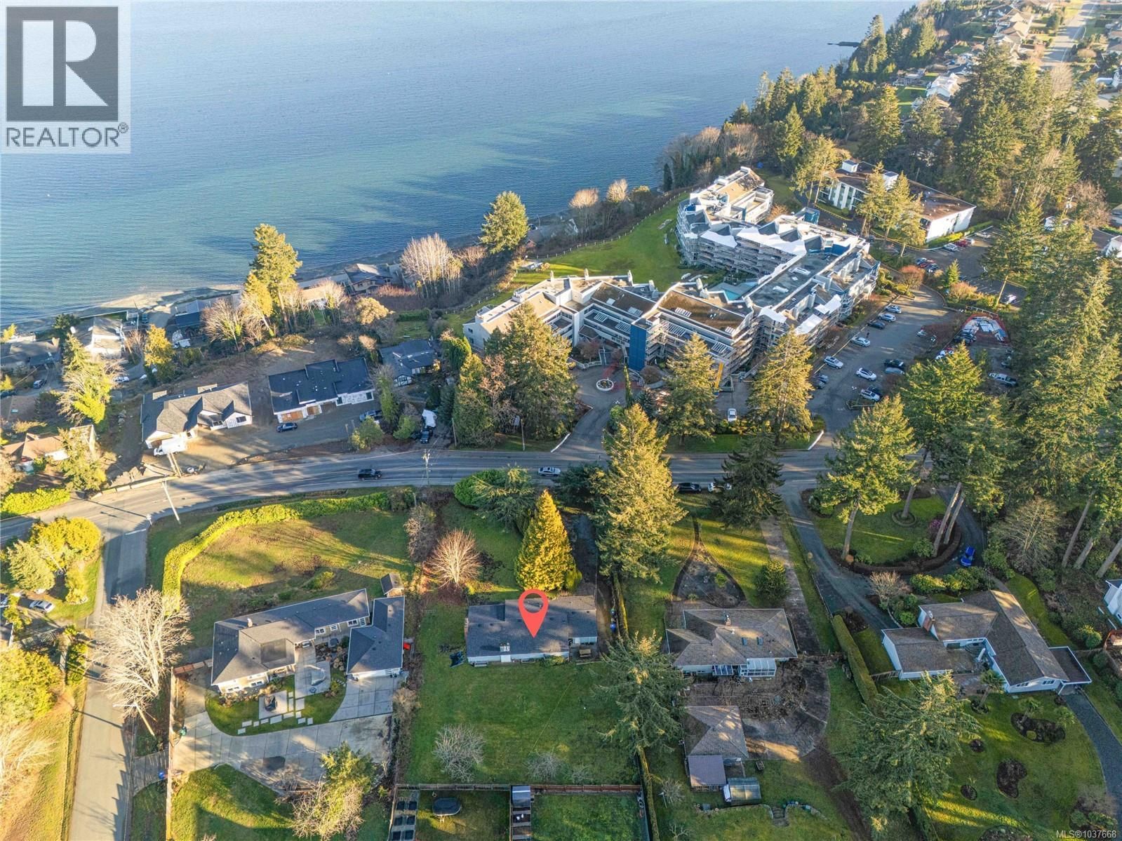 2555 Departure Bay Road property photo