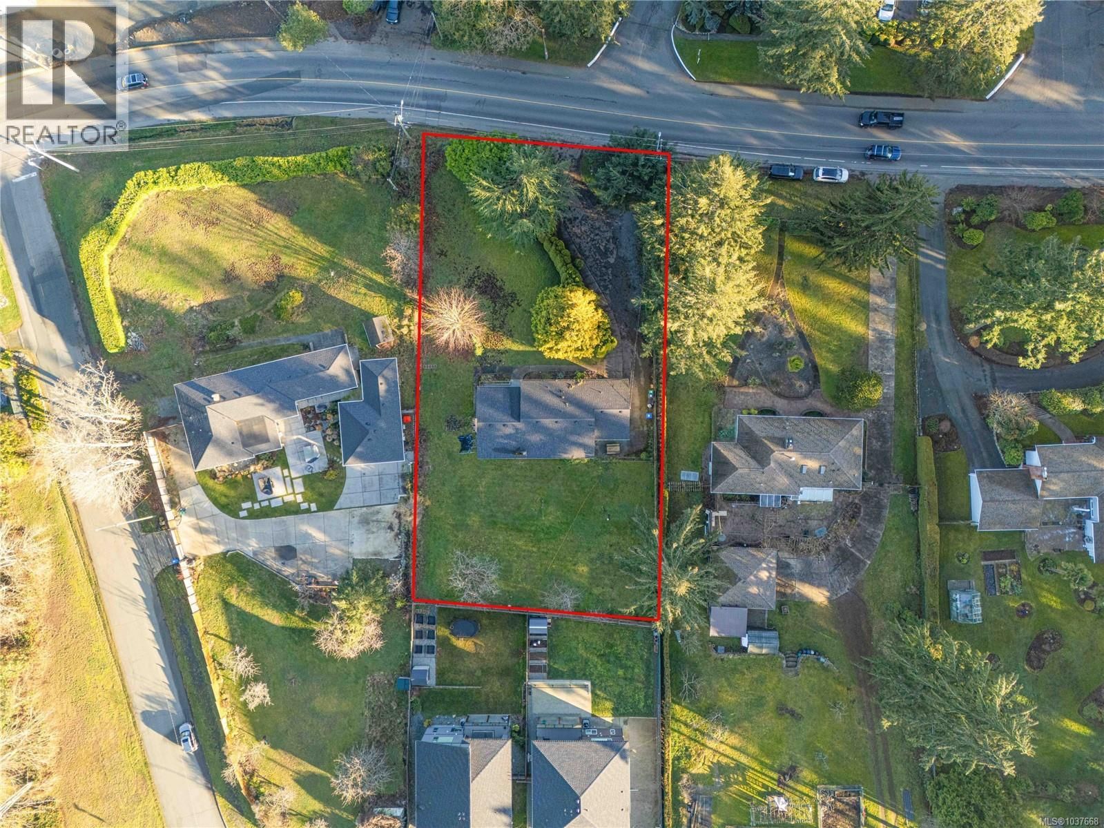 2555 Departure Bay Road property photo