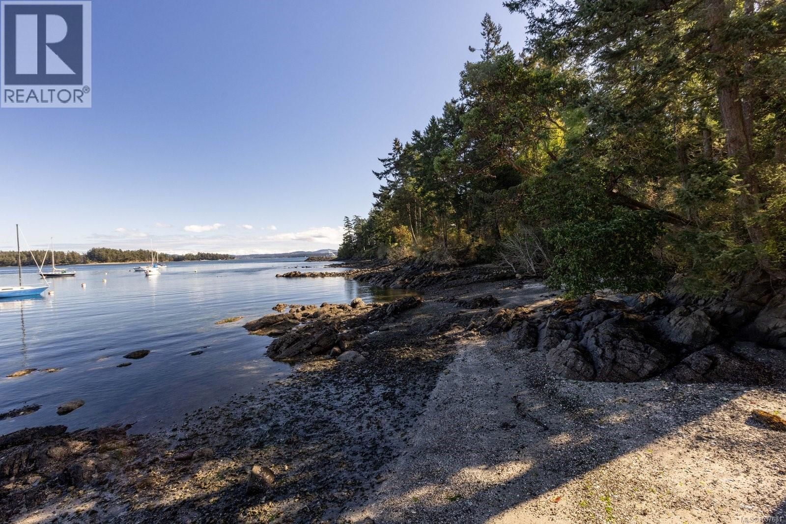 2220 Dolphin Road, North Saanich, British Columbia V8L 5Y7