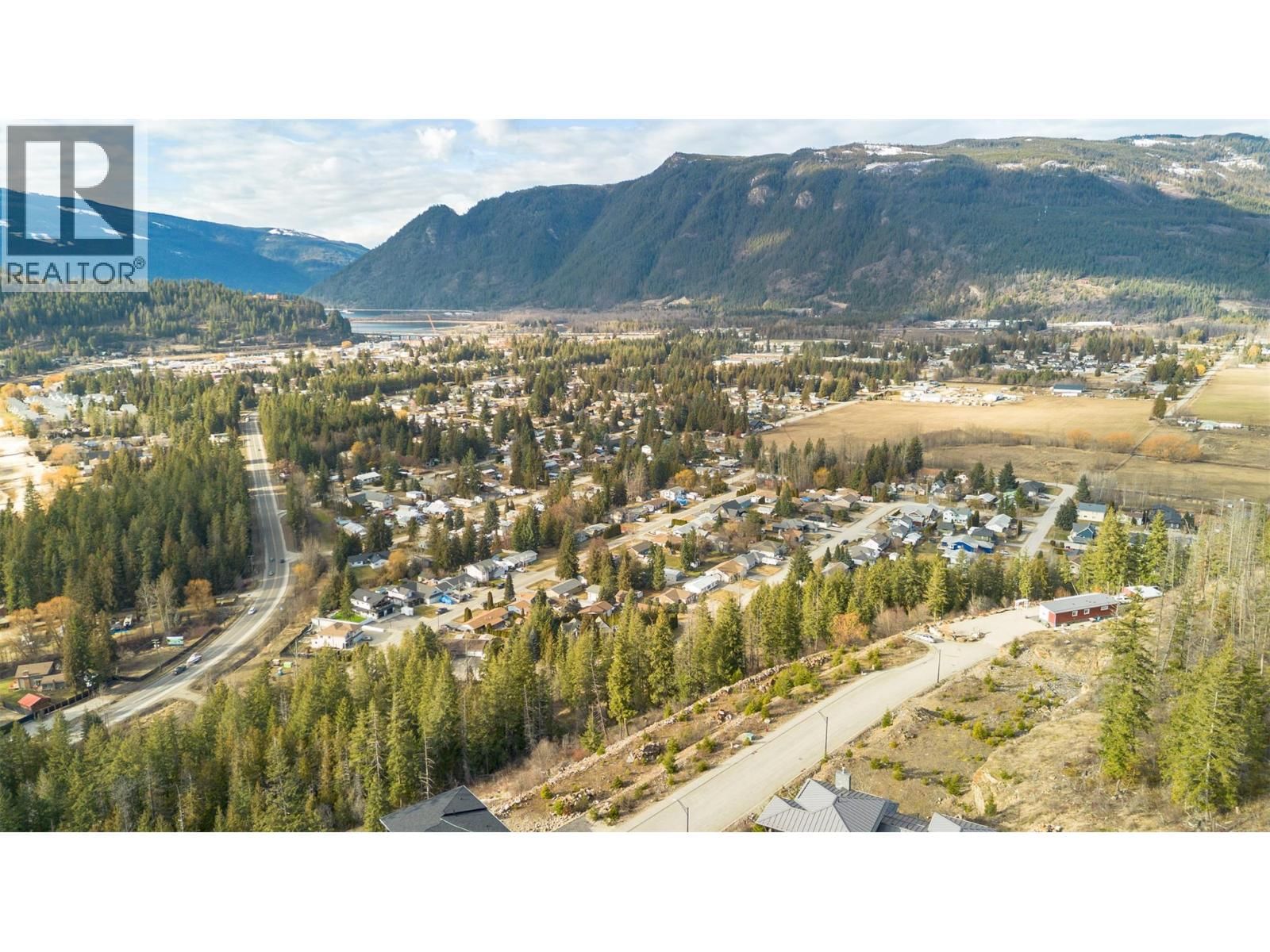 270 Bayview Drive, Sicamous, British Columbia V0E 2V1