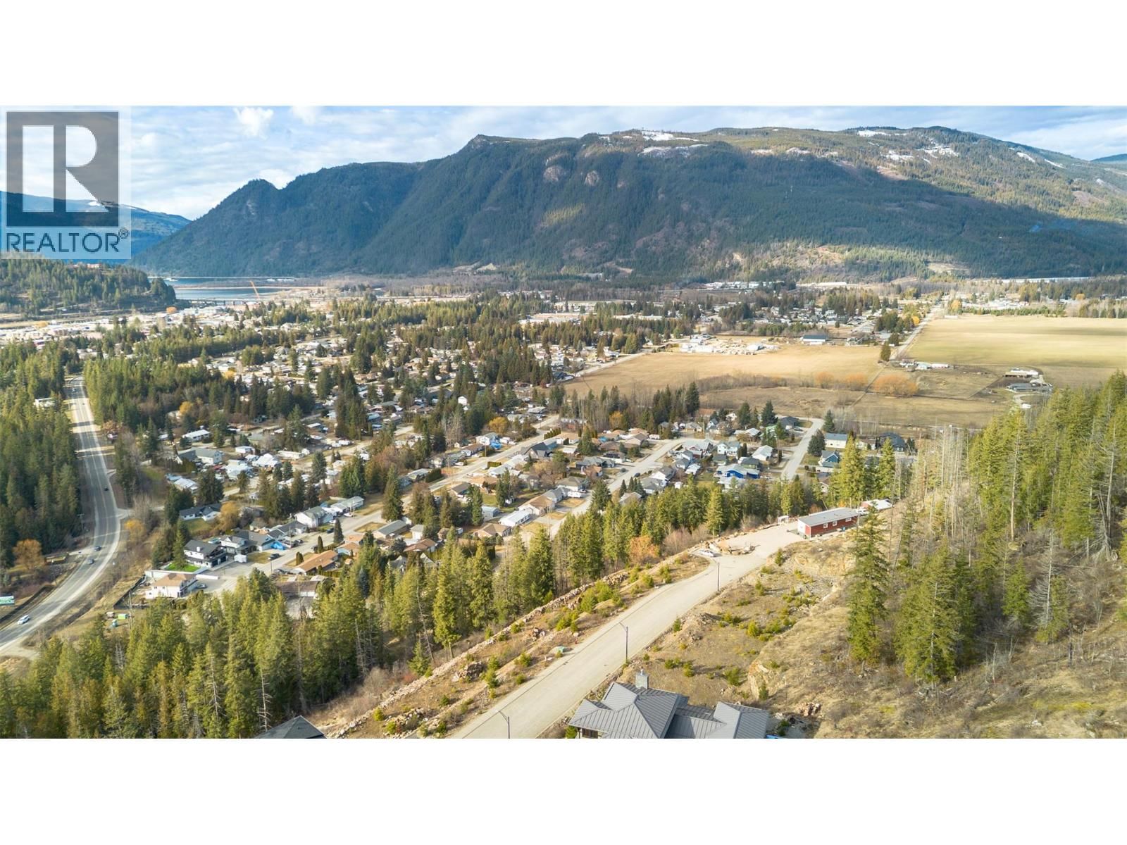 274 Bayview Drive, Sicamous, British Columbia V0E 2V1