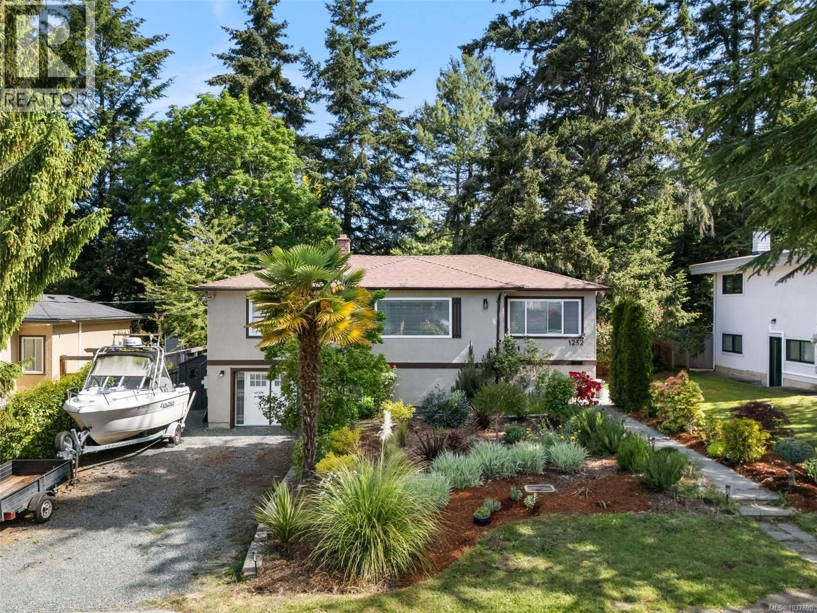 1232 Pearce Crescent