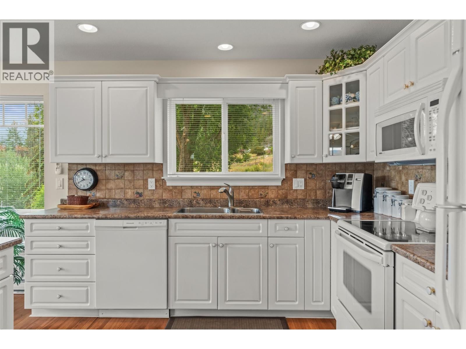 367 KILLARNEY WAY Image 14