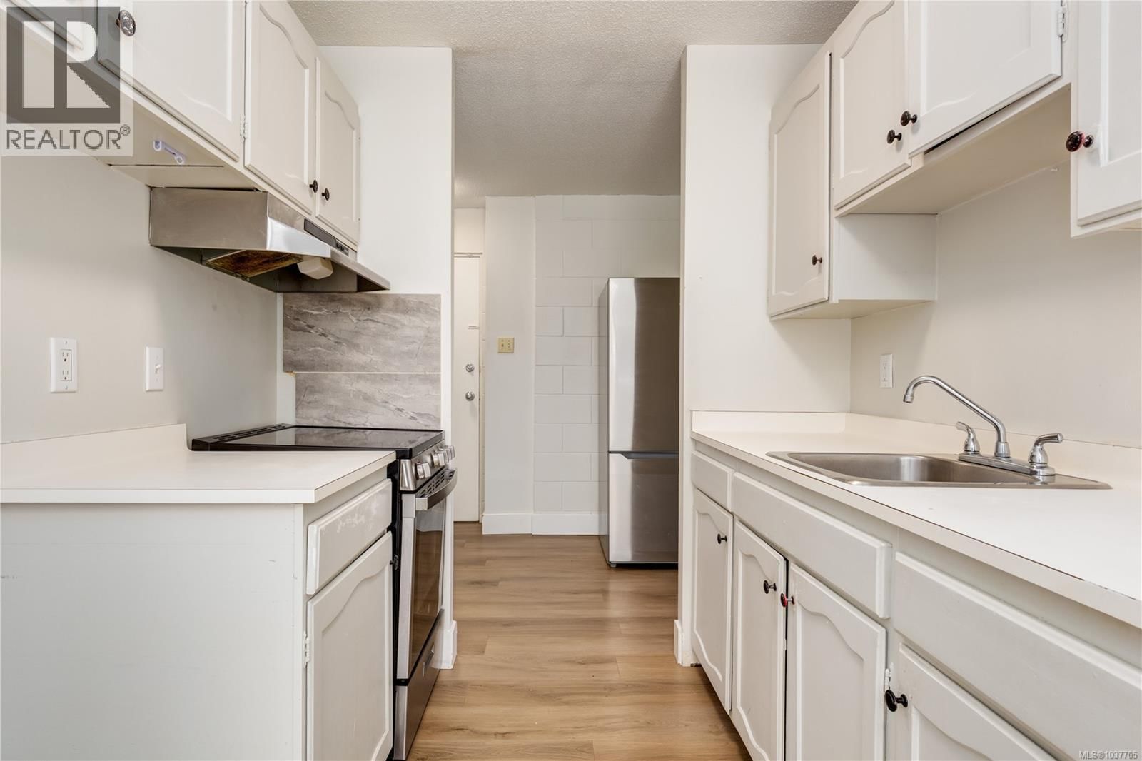 3107 995 Bowen Road property photo