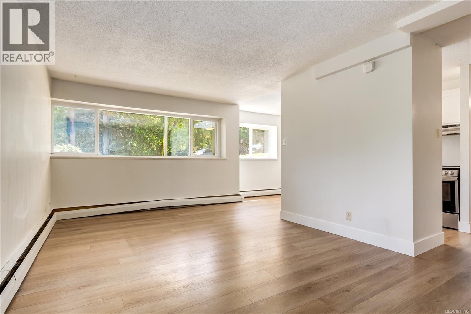 3107 995 Bowen Road property photo