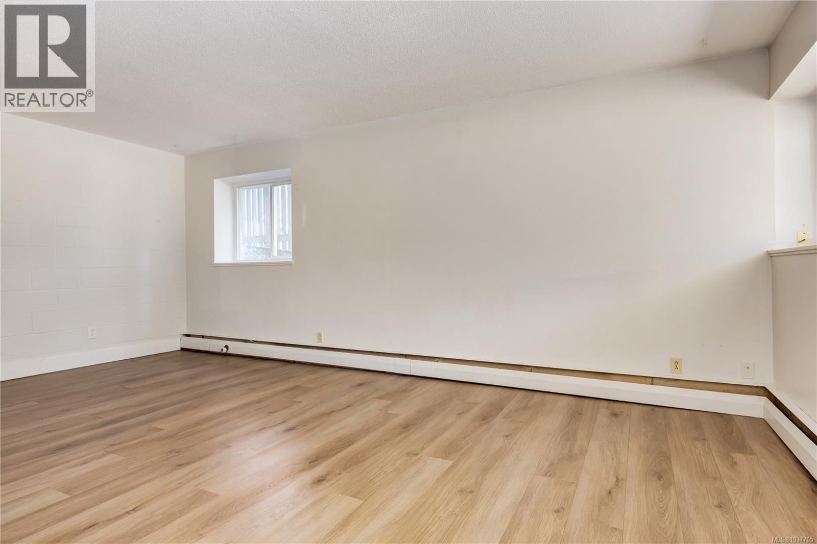 3107 995 Bowen Road property photo