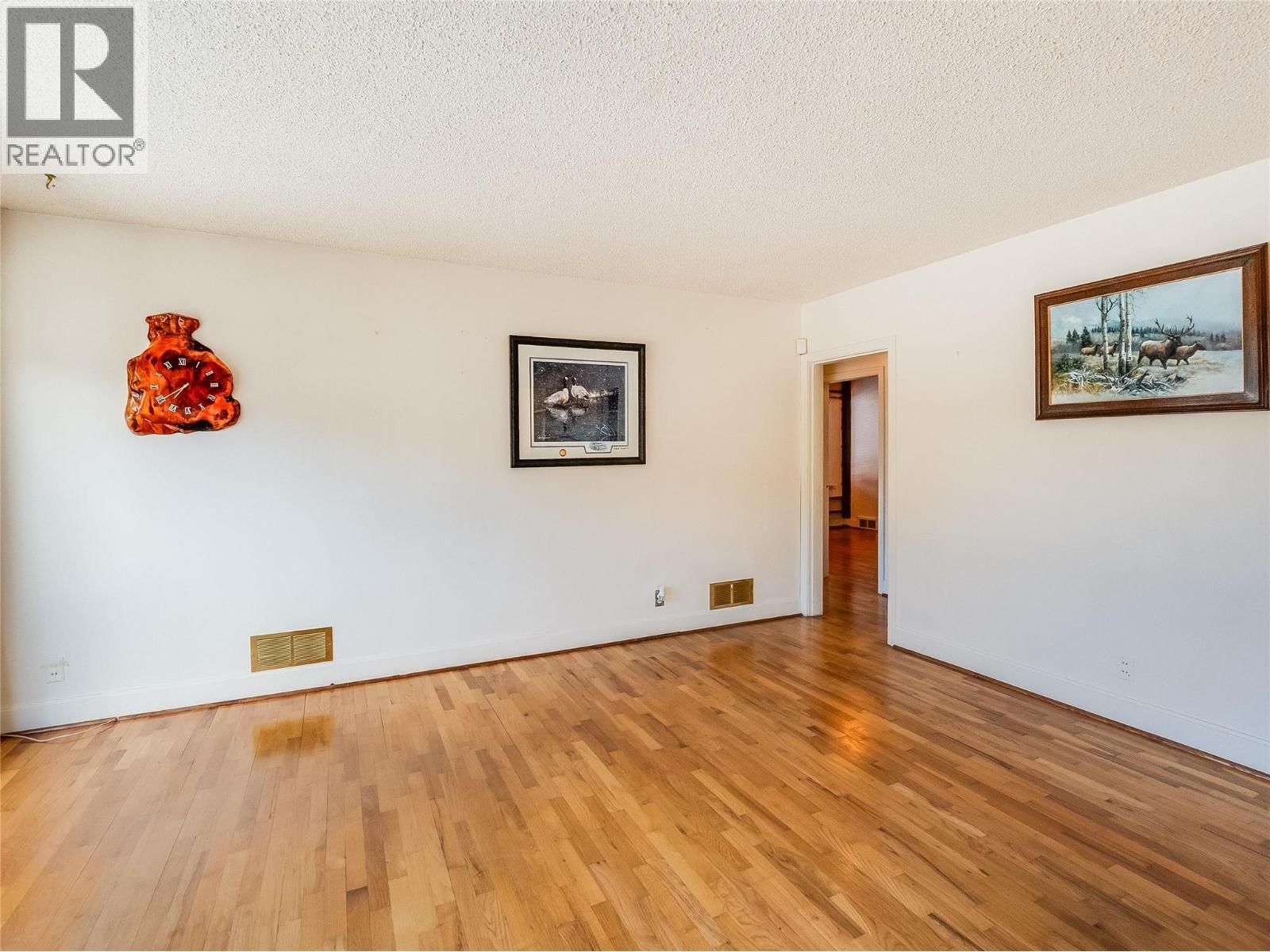 101 10TH AVENUE Image 13