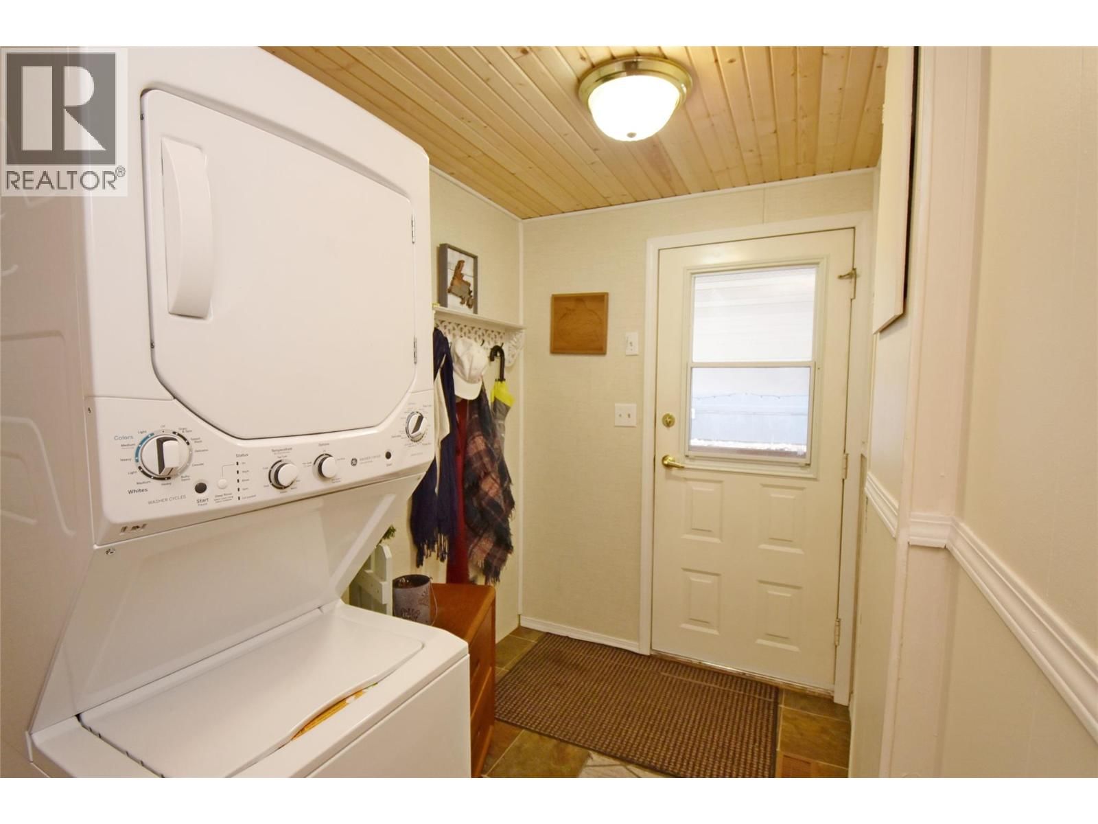 578 GUILDFORD COURT Image 12