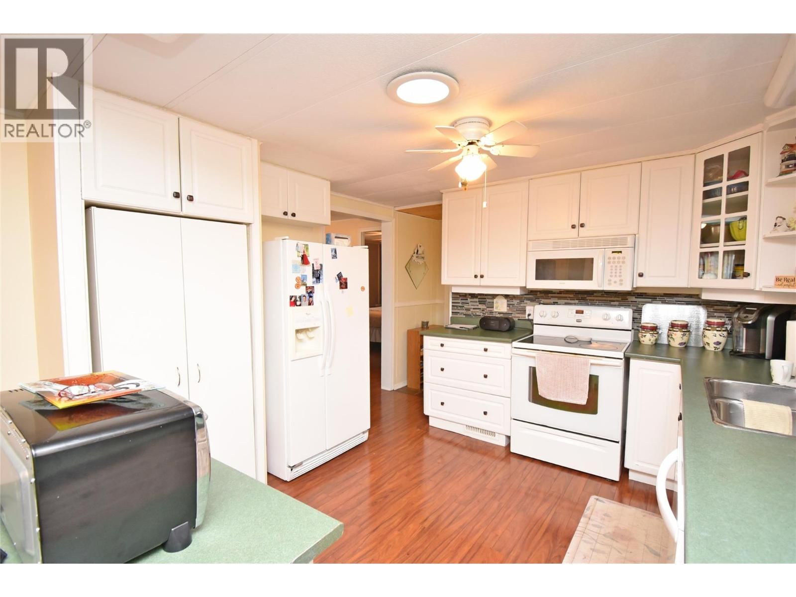 578 GUILDFORD COURT Image 17