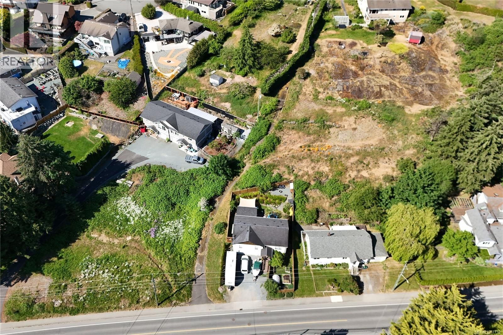 9936 Victoria Road property photo