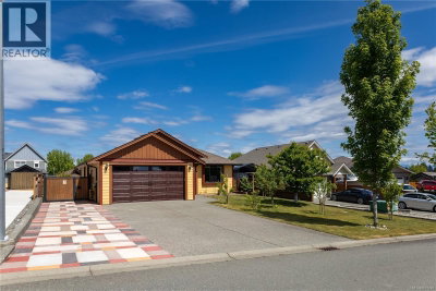 220 Michigan Place | Campbell River British Columbia | Slide Image Two