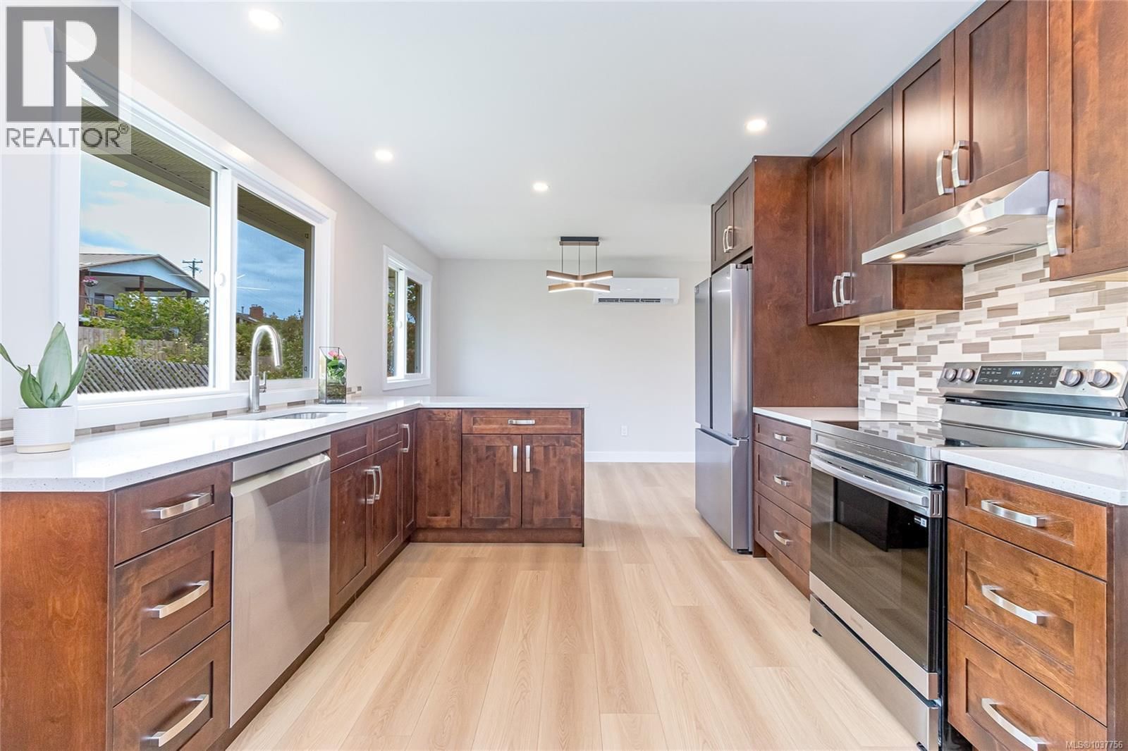 8082 York Avenue property photo