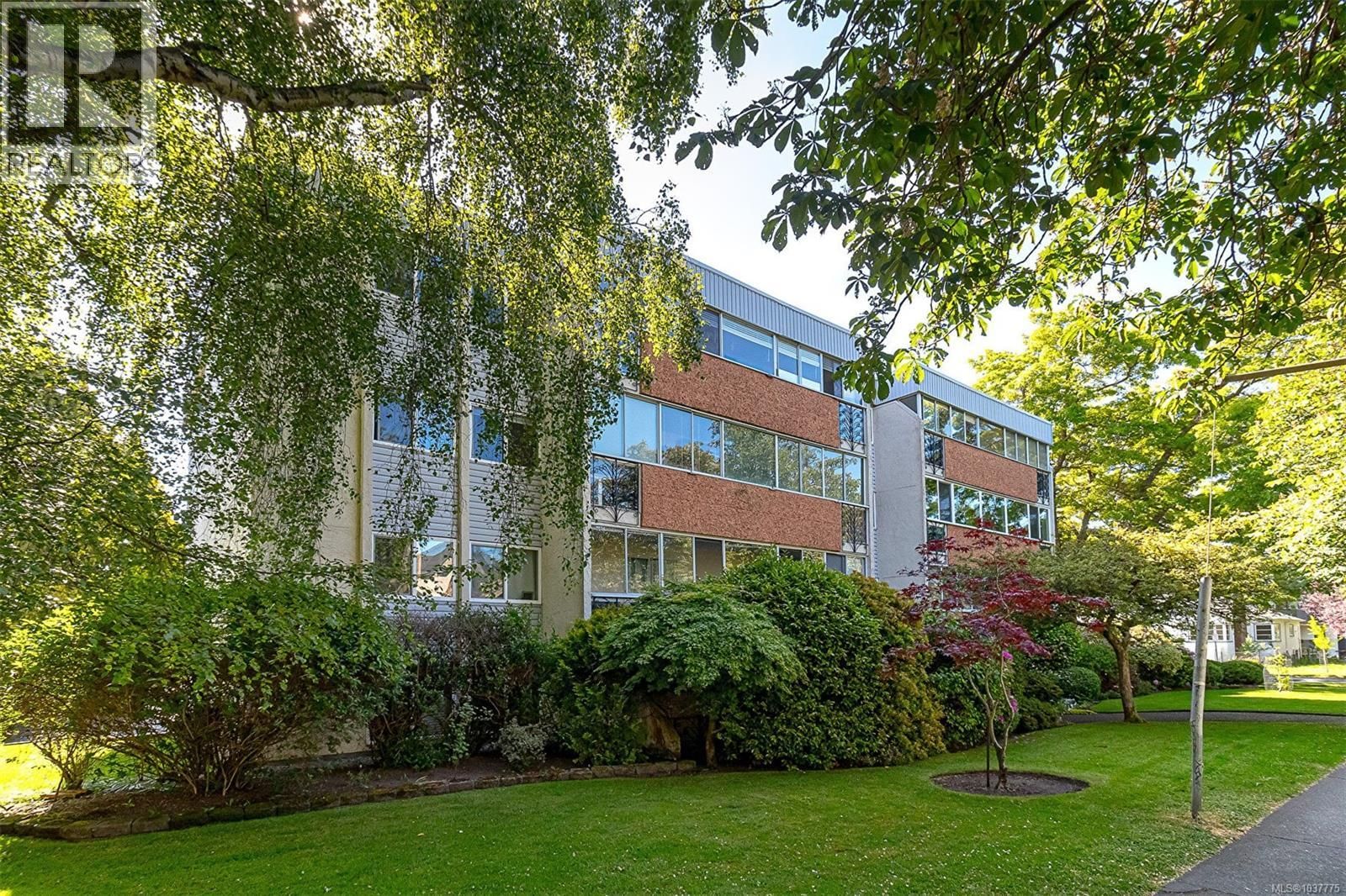 605 Cook Street, Victoria, British Columbia V8V 3Y6