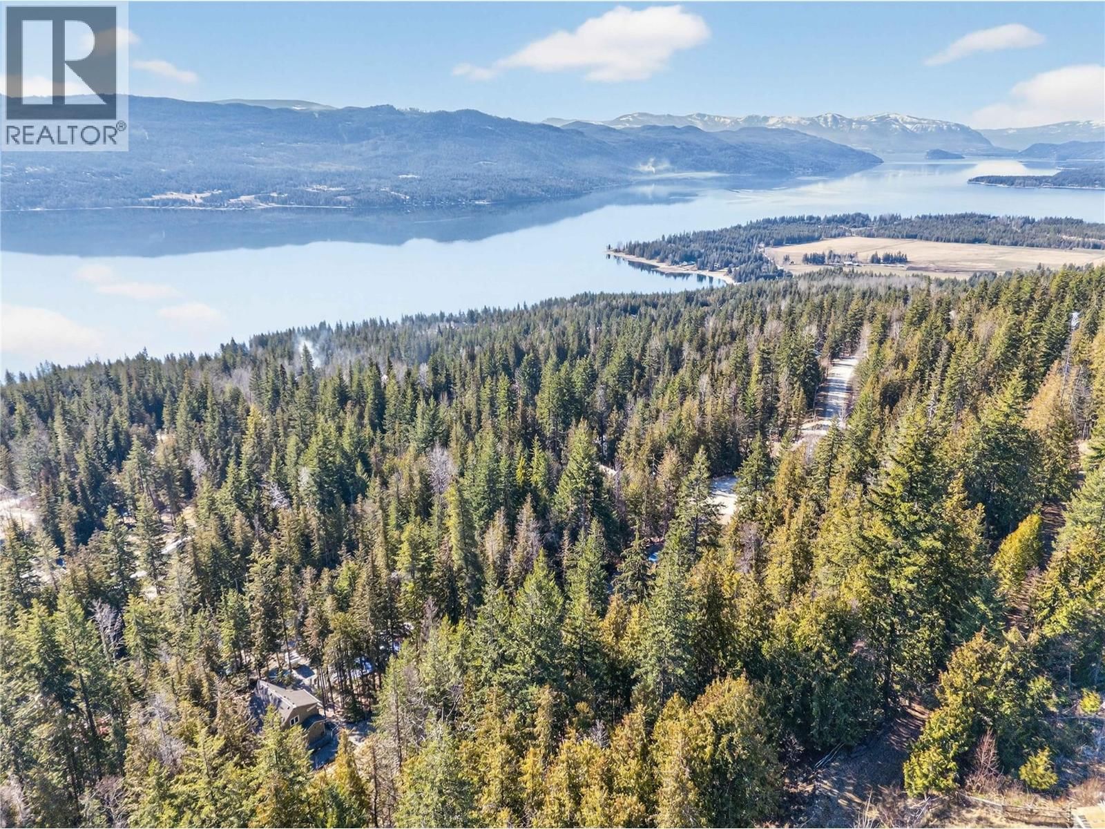 151 VICKERS Trail, Anglemont, British Columbia V0E 1M8